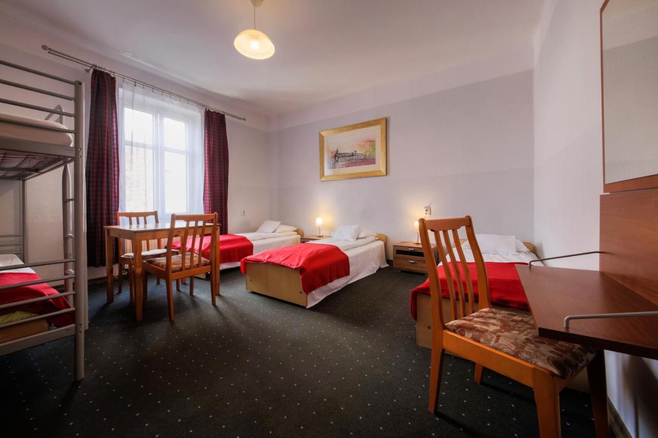 Quintuple Room