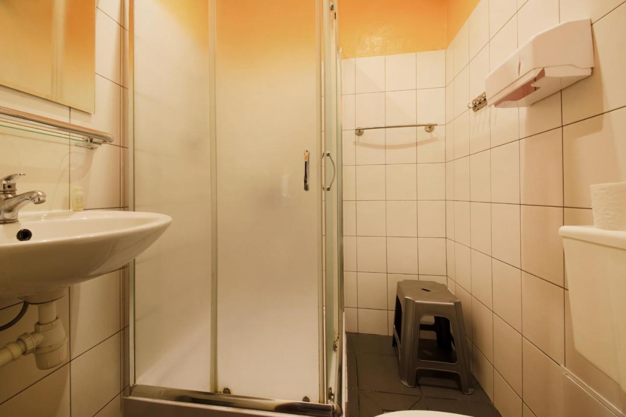 Quintuple Room