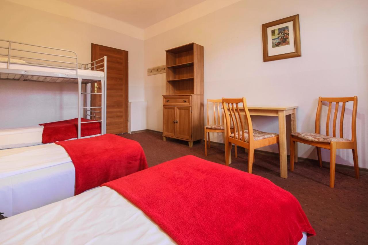 Quintuple Room