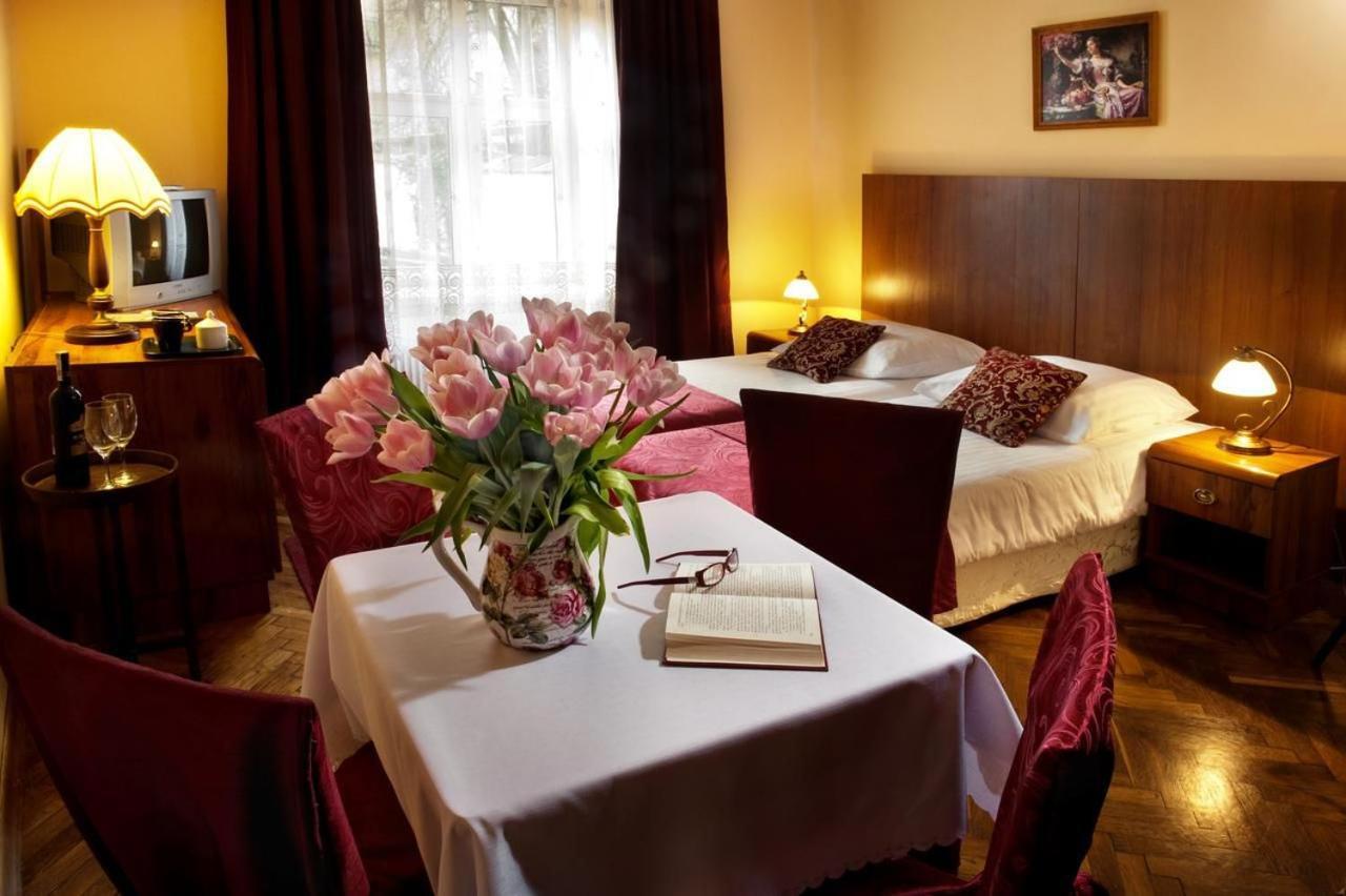 Double Room Private Bathroom